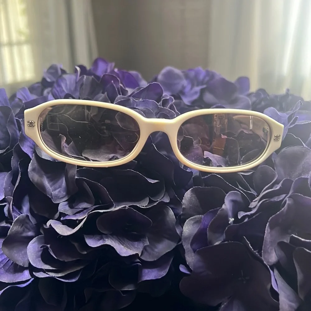 CHANEL Slim Sunglasses‎ w/swarovski Stone at the Frame Original Lens w/hardcase
